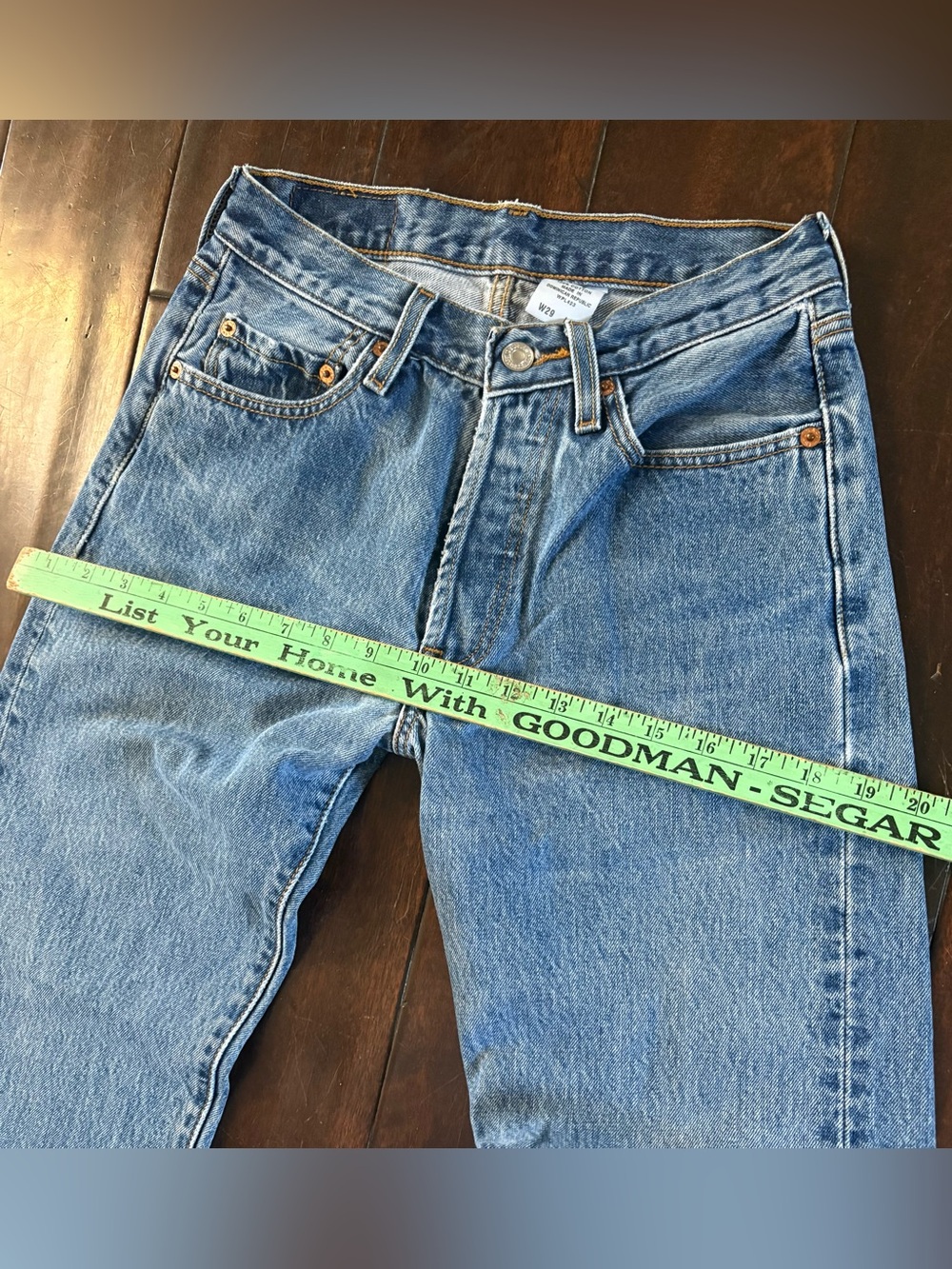 Vintage Levi's 501 Medium Wash Button-Fly Blue Jeans - Y2K - Picture 12 of 12